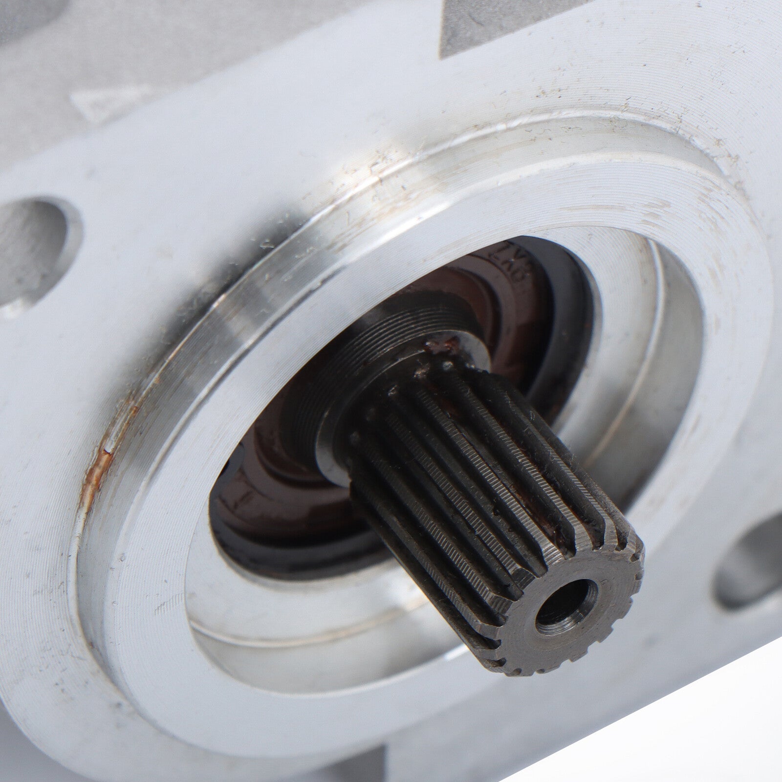 Hydraulic Pump TC050-36440 for Kubota L3940 L4240 L4330 L5240 MX5000DT MX5200