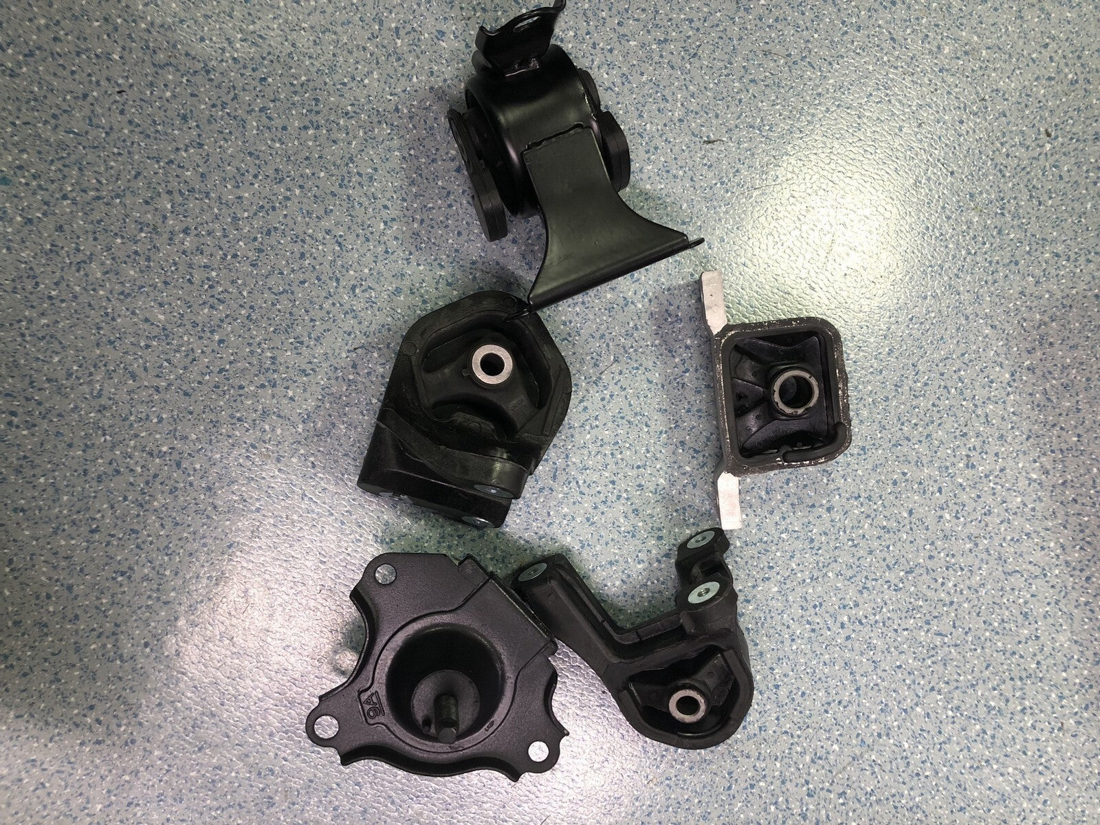 5pcs Engine Motor Mount Set for 2002-2006 Honda CR-V 2.4L 4WD Automatic Trans