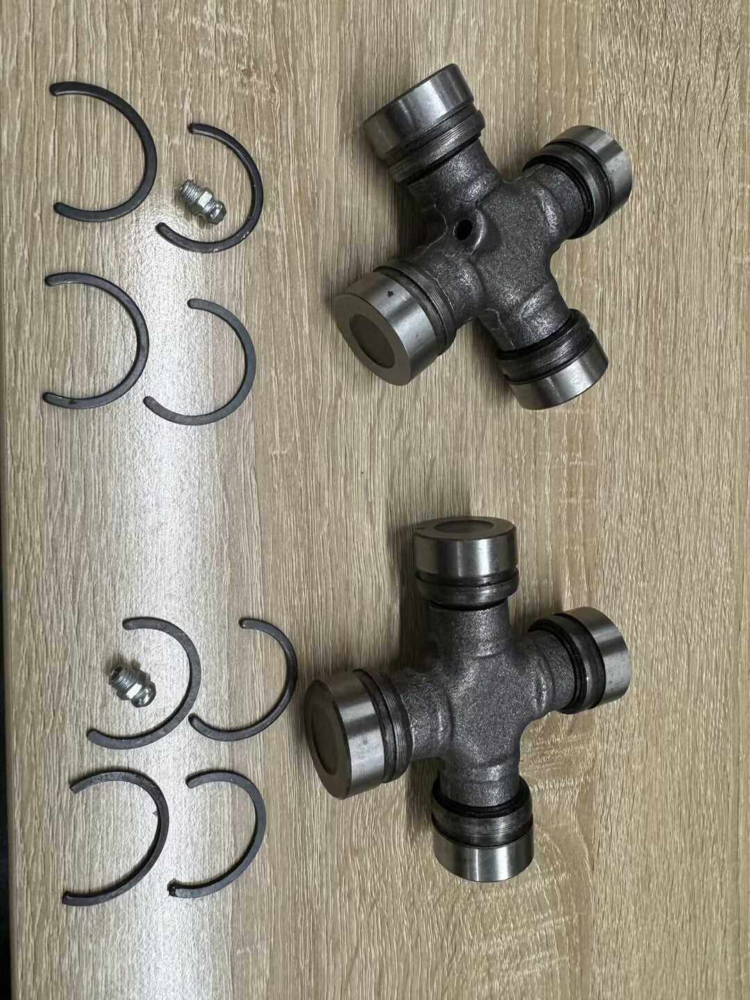 2x Premium Driveshaft Universal Joints Pair Front / Rear Moog 534G Greaseable