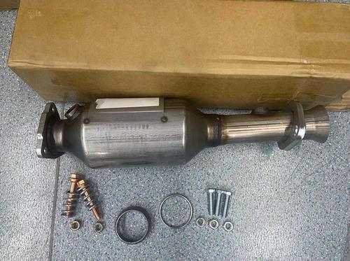 Catalytic Converter w/Bolt For 1997 1998 1999 2000 2001 Honda CR-V CRV 2.0L