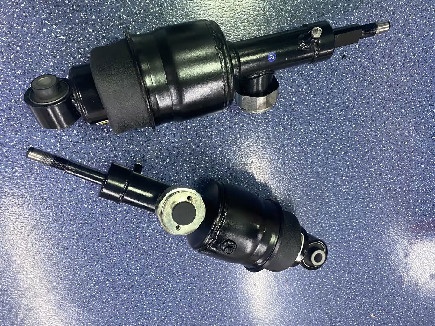 Pair Rear Hydraulic Air Suspension Shock Struts Fit Infiniti QX56 QX80 2011-2021