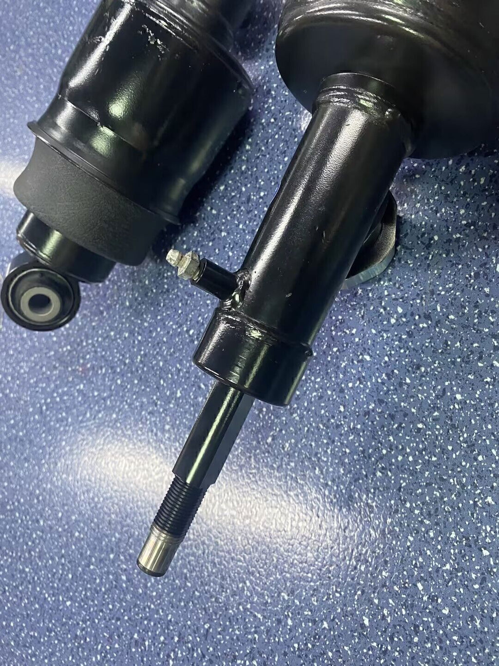 Pair Rear Hydraulic Air Suspension Shock Struts Fit Infiniti QX56 QX80 2011-2021