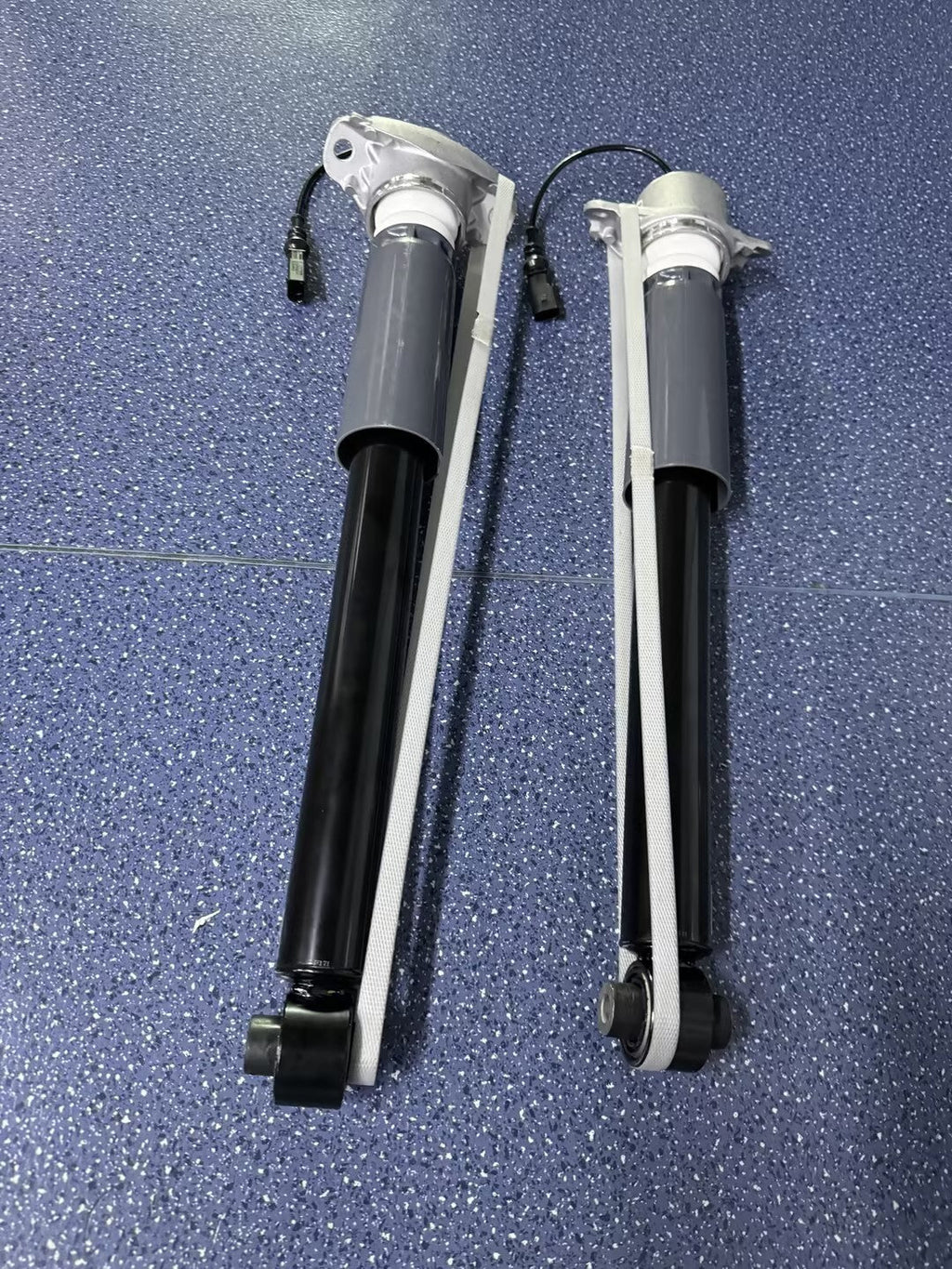2* Rear Shock Absorbers w/Magnetic For Audi A3 S3 RS3 Quattro 2015-22 8V0513021