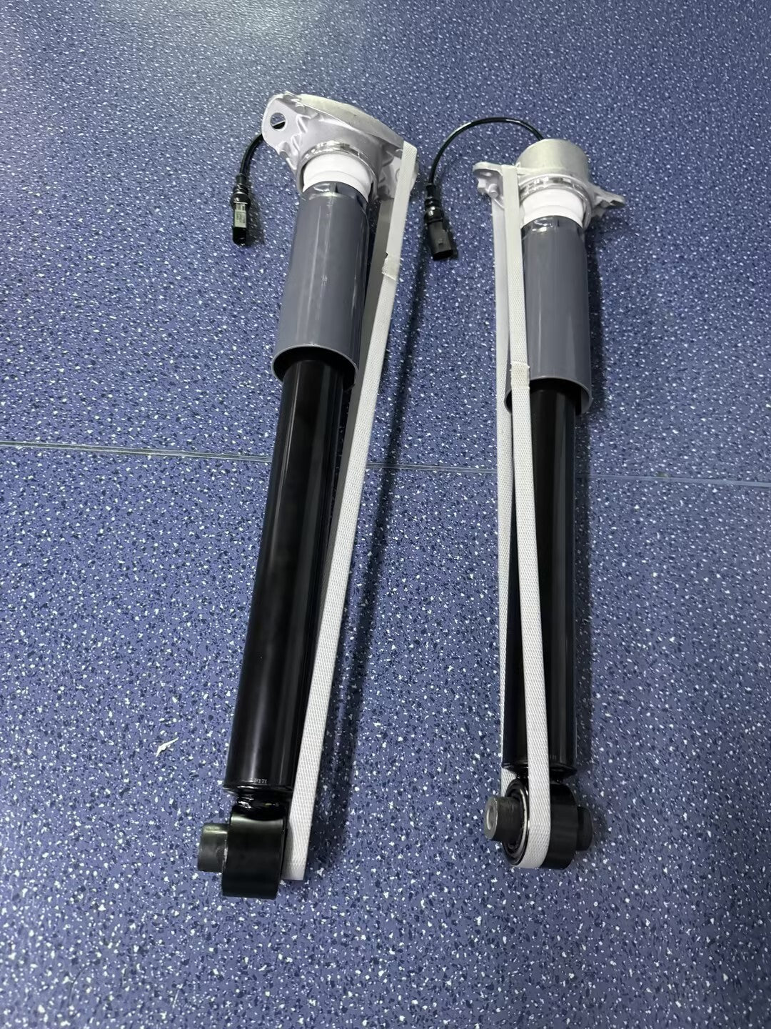 2* Rear Shock Absorbers w/Magnetic For Audi A3 S3 RS3 Quattro 2015-22 8V0513021