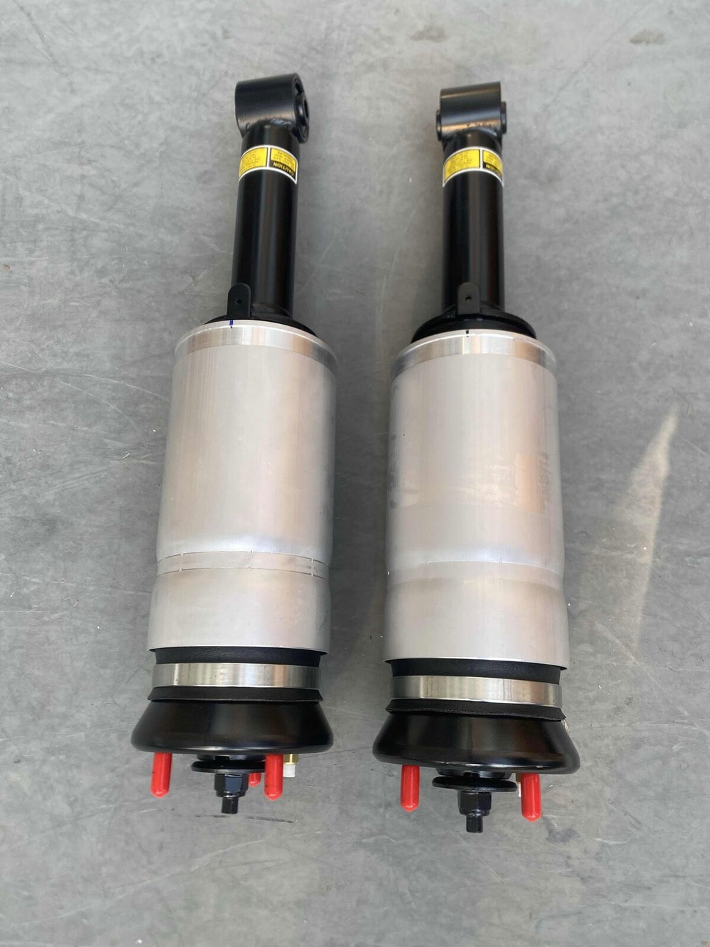 Pair Front Air Suspension Shock Strut For Land Rover Range Rover LR3 LR4 Quality