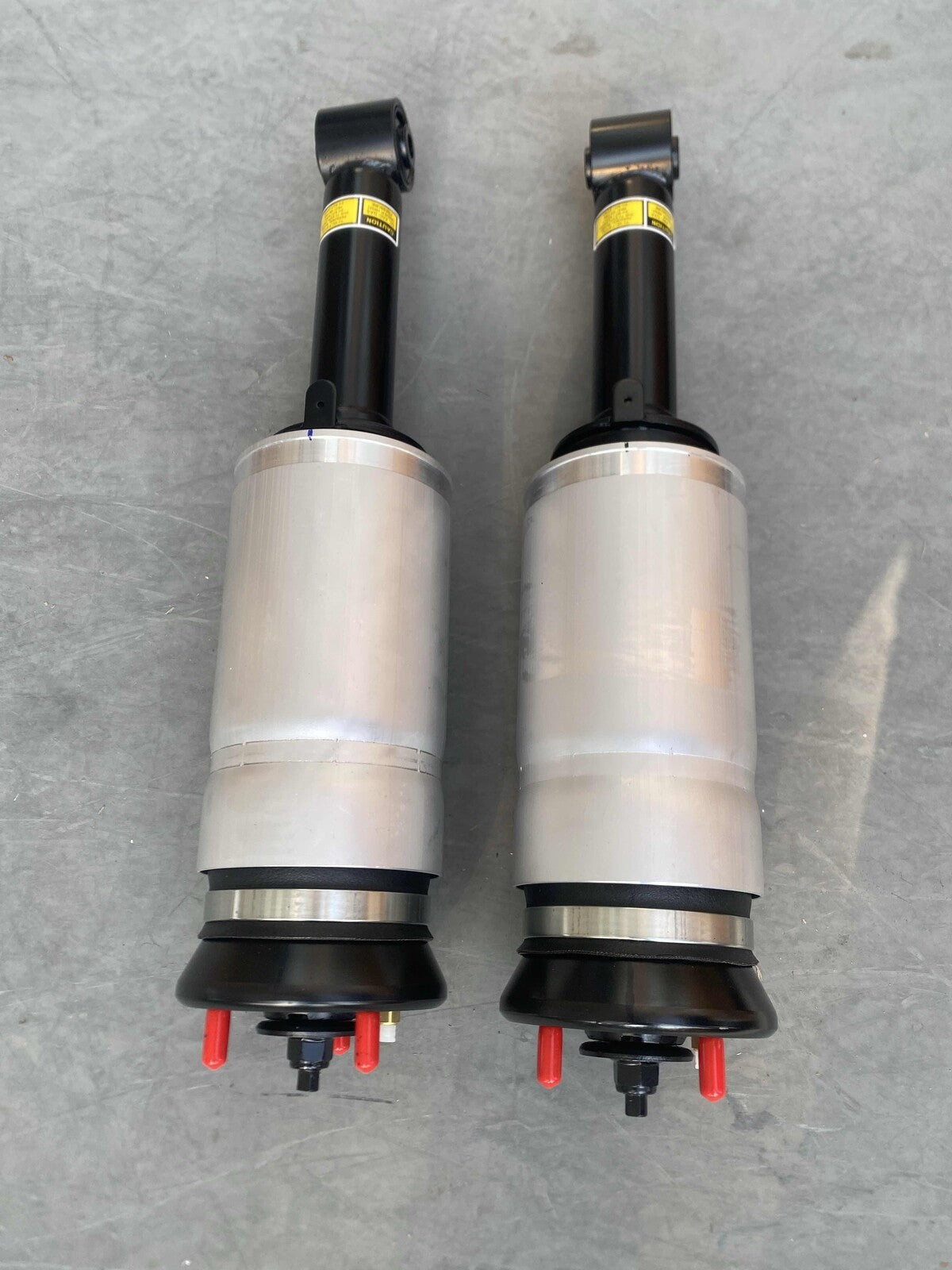 Pair Front Air Suspension Struts For Land Rover Range Rover LR3 LR4 RNB501580