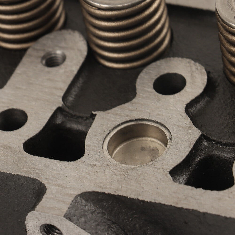 Kubota D722 Cylinder Head with Valves 17575-03042 16873-03043 16689-03049