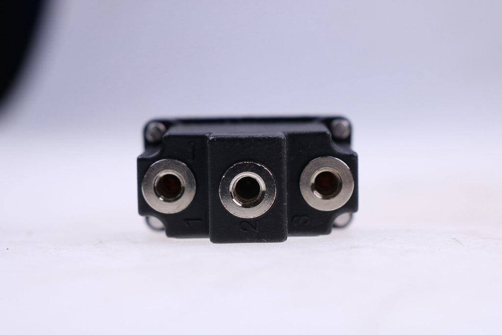 New SPDT 3-Position Toggle Switch Momentary 102853 for Skyjack Equipment