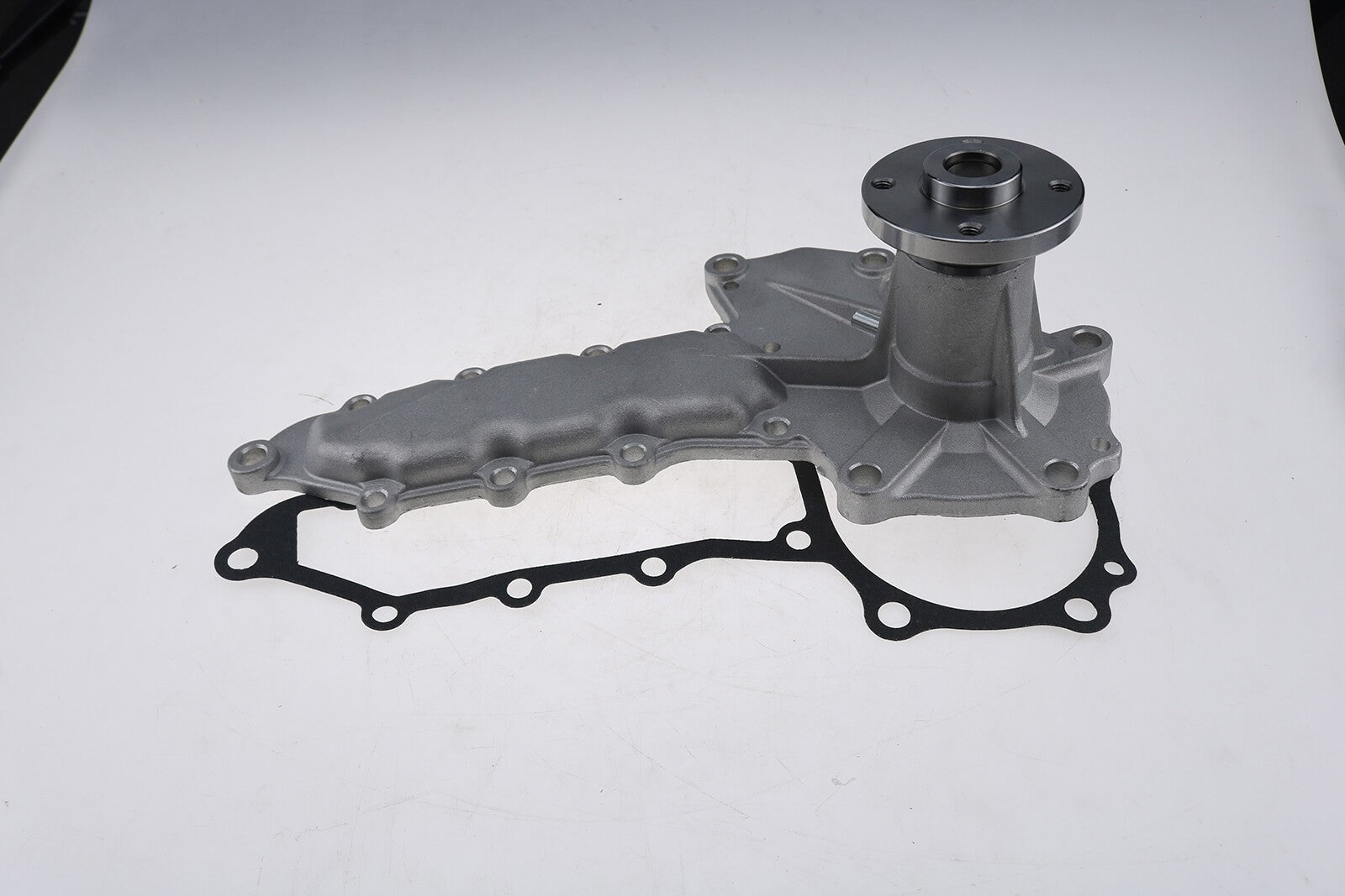 Water Pump E5627-73031 E5627-73411 for Kioti CK25 CK27 CK30 Tractor LK3054
