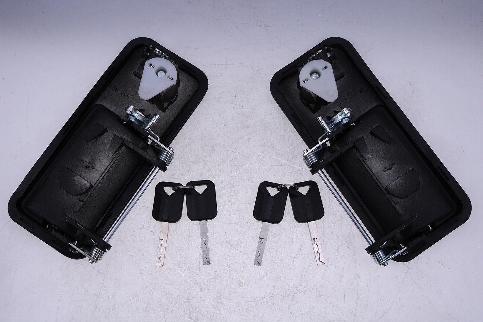 Volvo VNL Truck Door Handle Set Left & Right Side 20398466 20398467