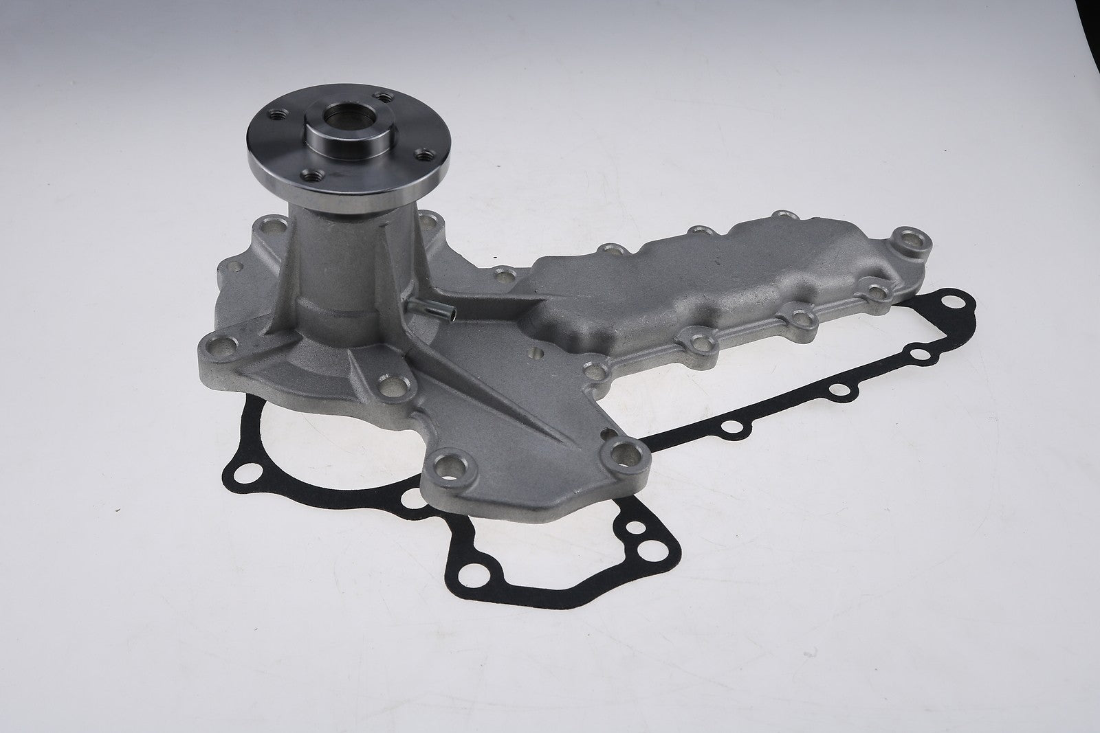 New 15521-73033 15521-73035 Water Pump For Kubota D1102 D1302 D1402 V1502 V1702
