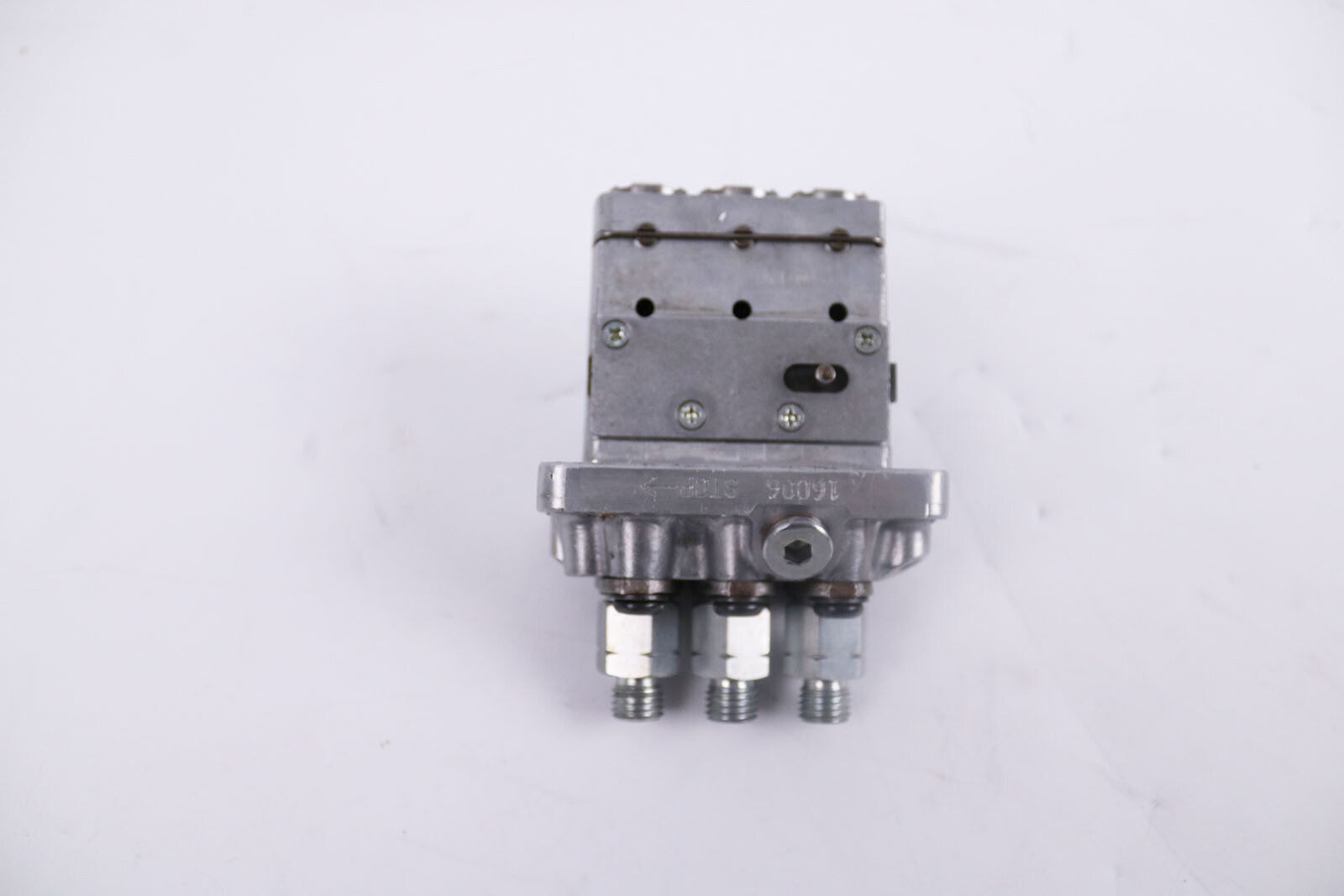 Fuel Injection Pump 6670432 For Bobcat MT52 320 323 Kubota Engine D722 D902 D782