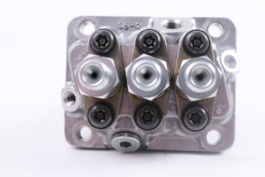 Fuel Injection Pump 6670432 For Bobcat MT52 320 323 Kubota Engine D722 D902 D782