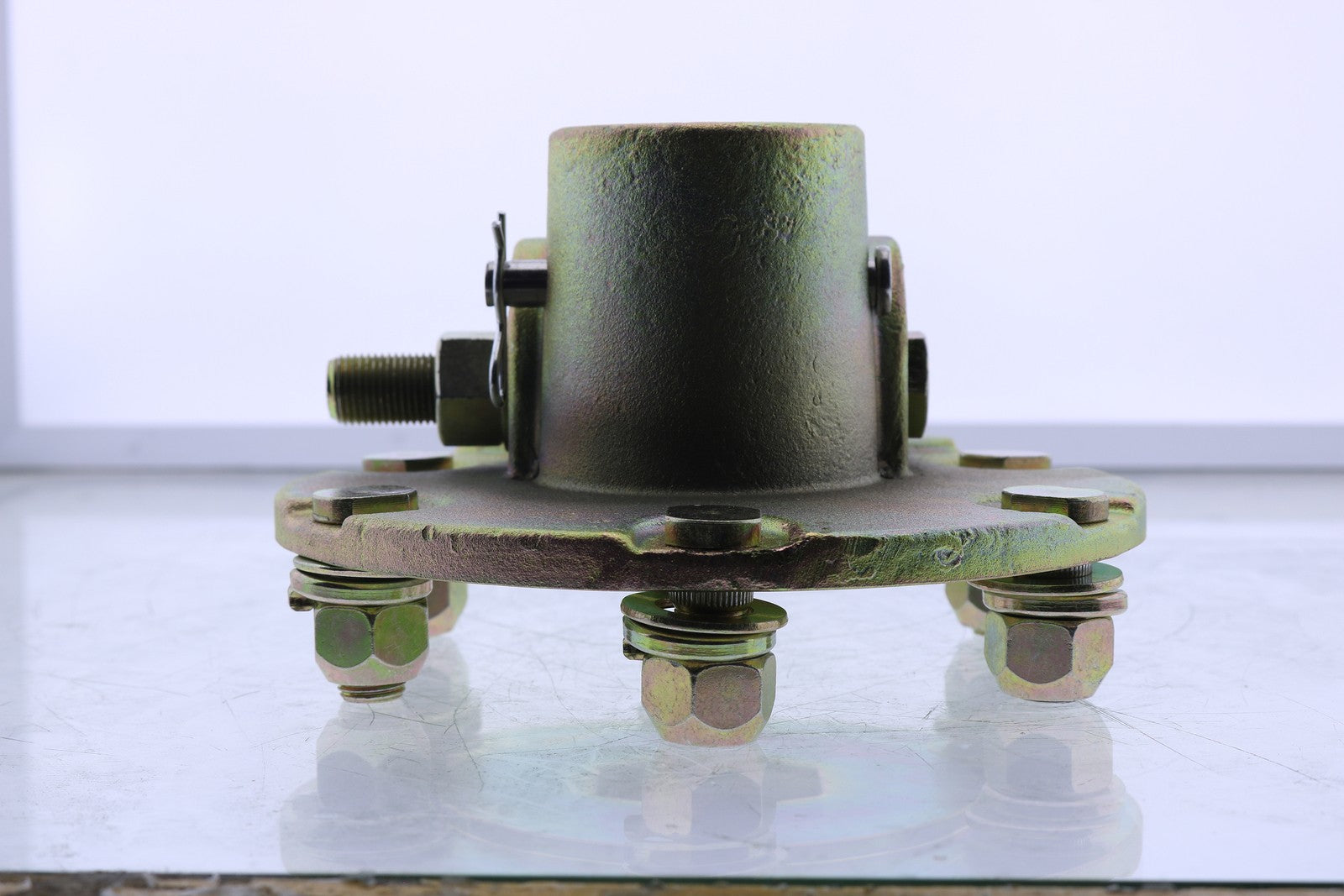 Fits Kubota B1550 B1700 B1750 B2100 B2400 H6640-17300 67401-17453 Rear Hub