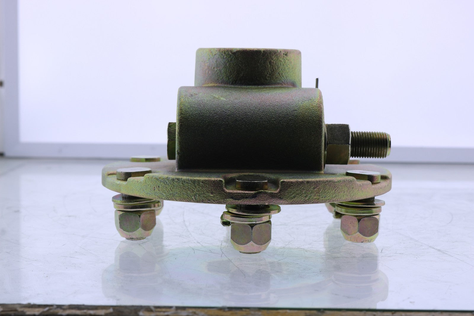 Fits Kubota B1550 B1700 B1750 B2100 B2400 H6640-17300 67401-17453 Rear Hub