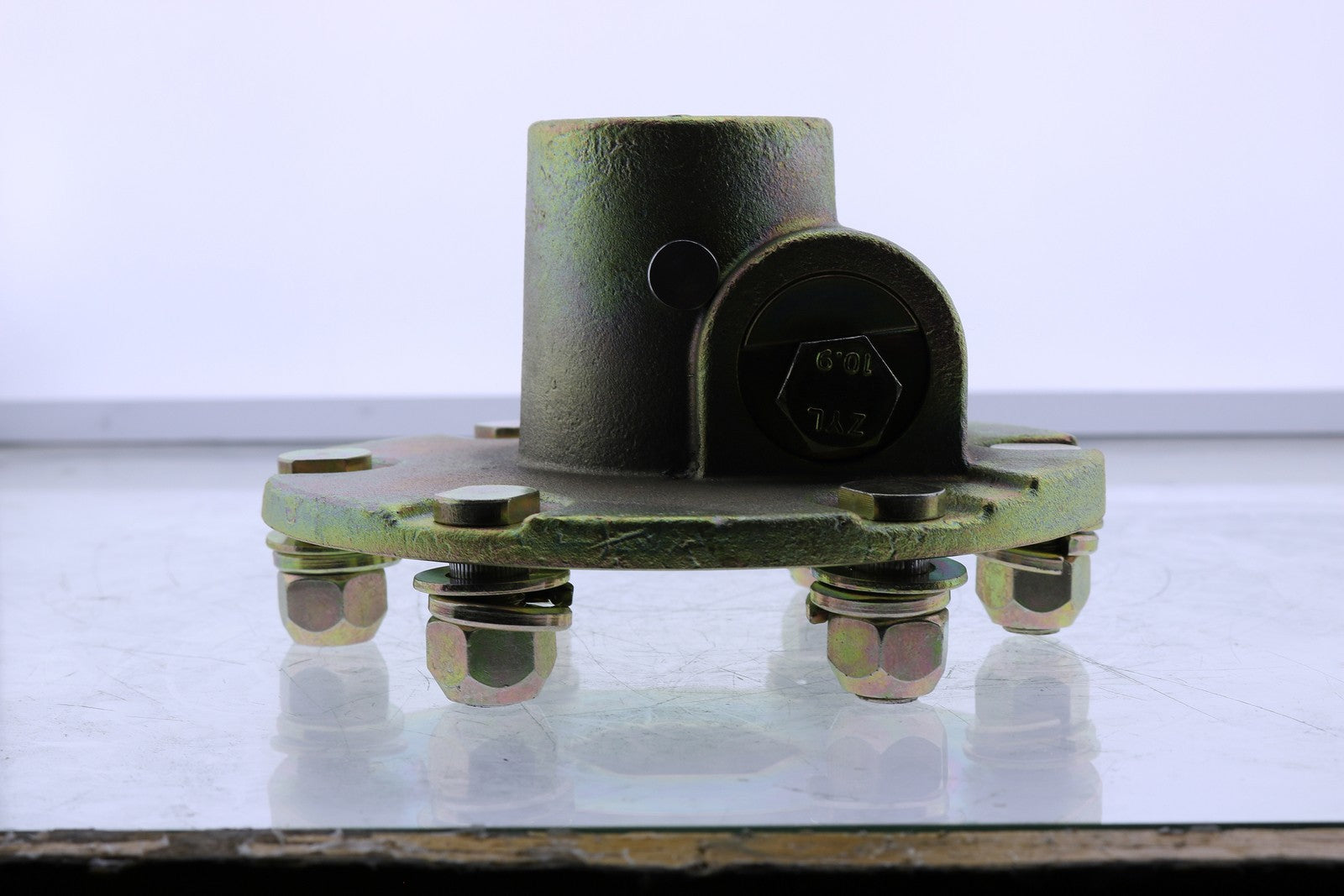 Fits Kubota B1550 B1700 B1750 B2100 B2400 H6640-17300 67401-17453 Rear Hub