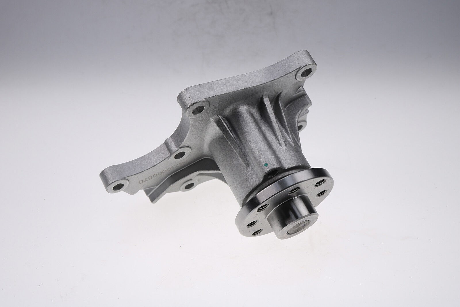 Isuzu 4JA1 4JB1 4JG2 Bobcat 843 853 Water Pump 8-97123-330-0 8-97105-012-5