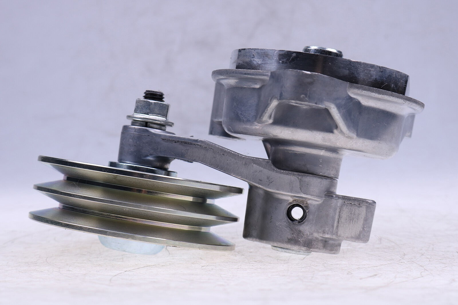 DEUTZ 912 913 914 Engine Double Belt Tensioner Idler Pulley 3/4 Cylinders