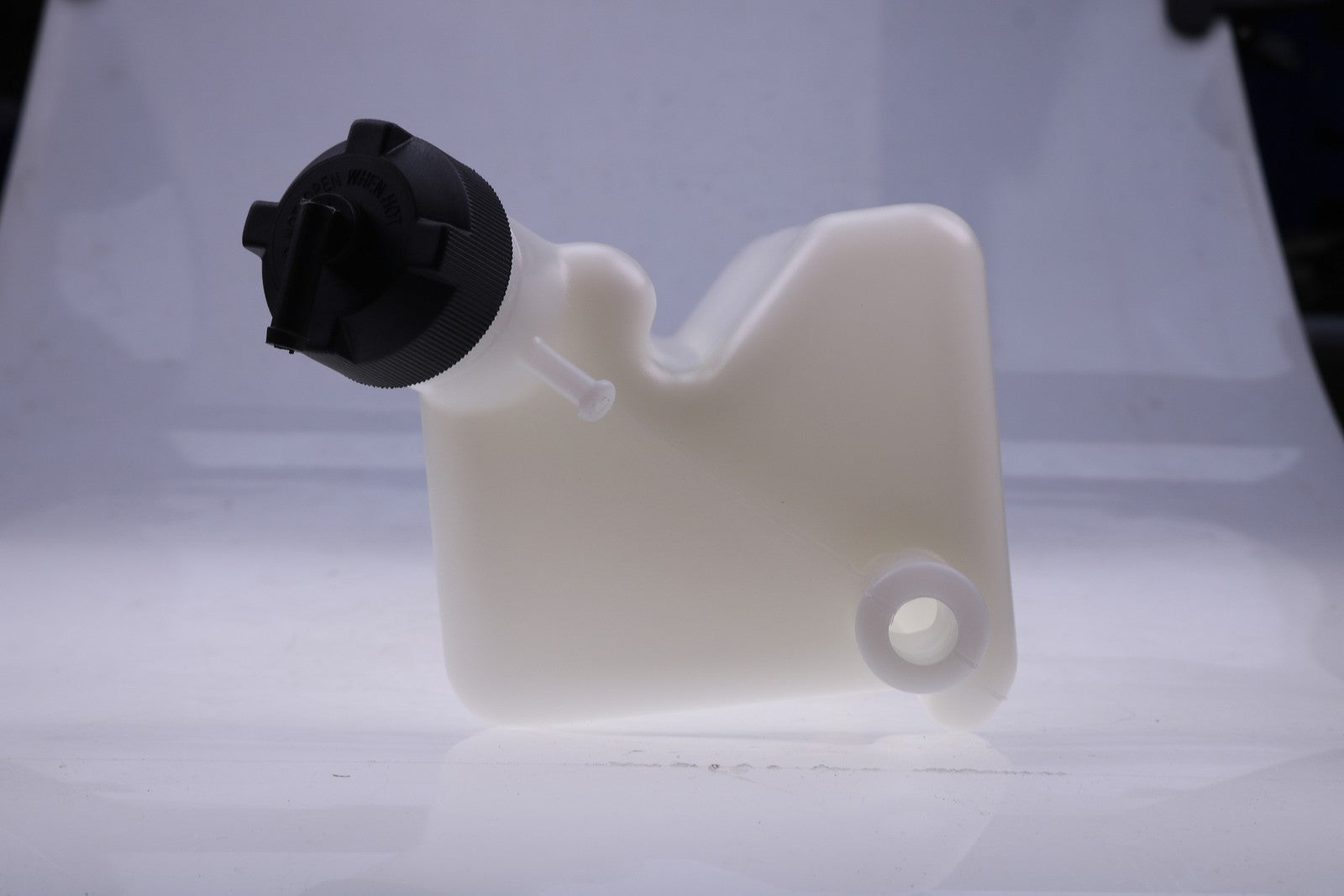 Case 580M 580SM 580SM+ 590SM Coolant Expansion Reservoir 87354587 87412139
