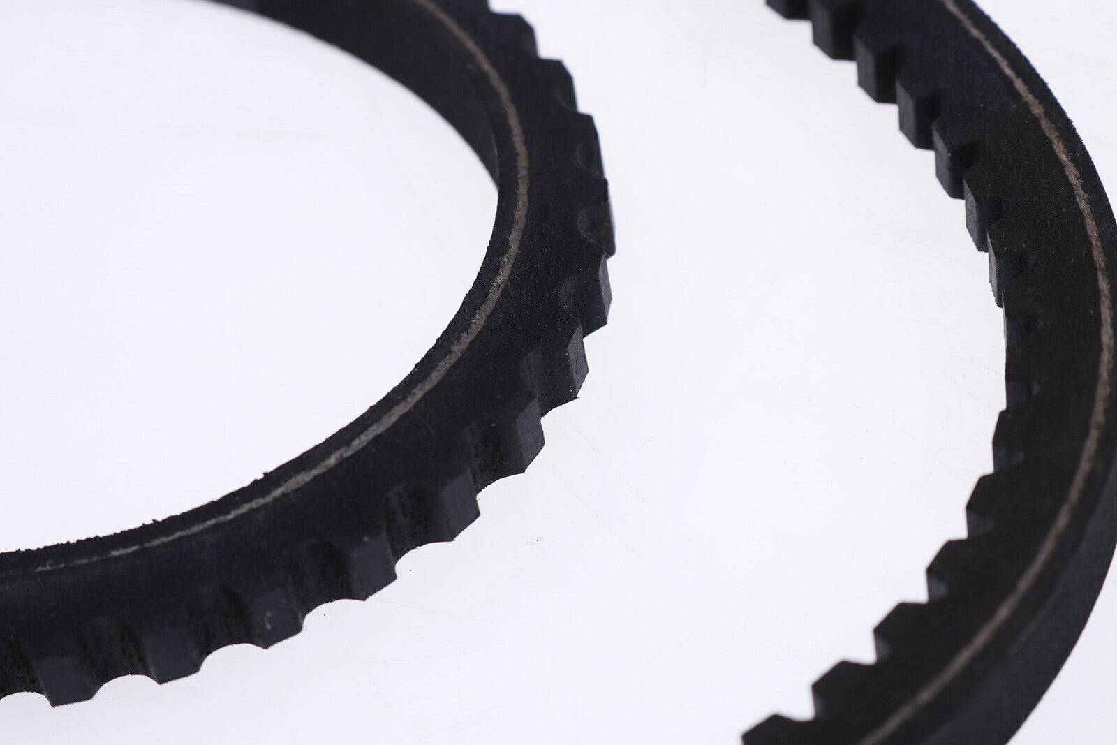 10mm x 975mm V-Belt MD041704 MD088955 for Mitsubishi SL K4N K4M L Engine