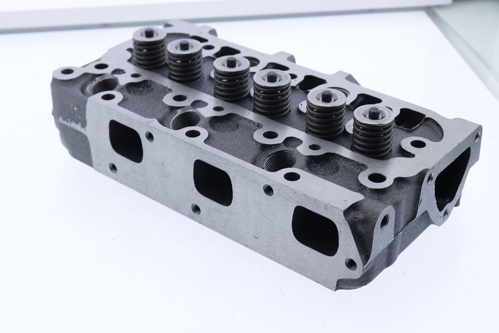 Kubota D722 Cylinder Head for ZD18 B7300HSD B7400HSD G1900 Tractors