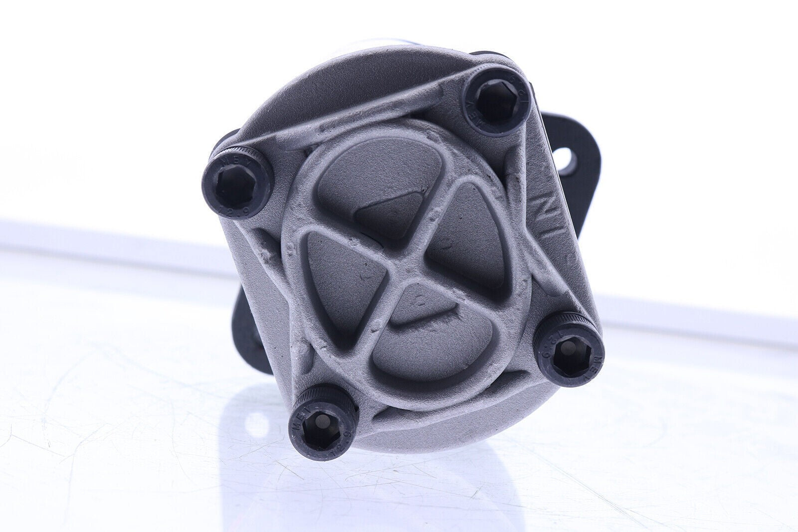 F0NN600AA Hydraulic Pump for New Holland TS100 TS110 5640 6640 7740 7840 8240