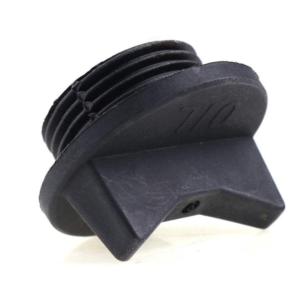 Oil Fuel Cap 15221-33142 15852-33143 For Kubota engine V2203,V2403,V2003,V1903